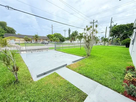 4340 SW 19th Street West Park FL 33023