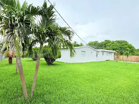 4340 SW 19th Street West Park FL 33023