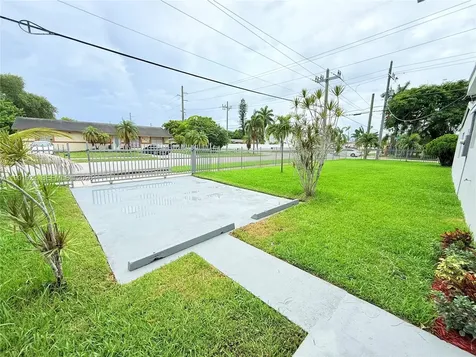 4340 SW 19th Street West Park FL 33023