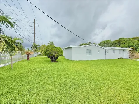 4340 SW 19th Street West Park FL 33023