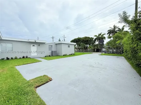 4340 SW 19th Street West Park FL 33023
