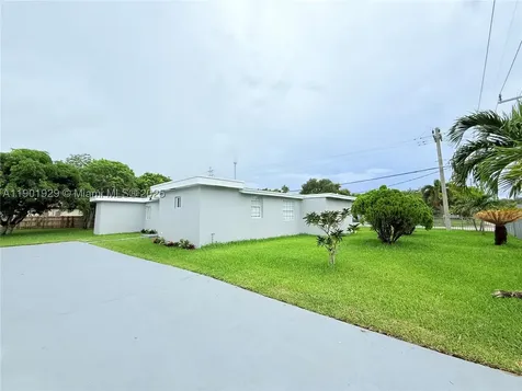 4340 SW 19th Street West Park FL 33023