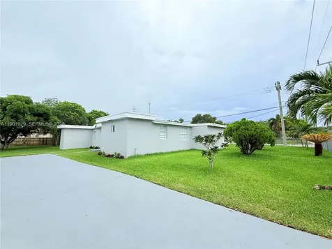 4340 SW 19th Street West Park FL 33023