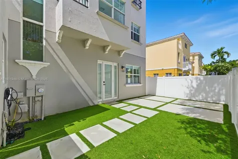 623 NE 11th Avenue Fort Lauderdale FL 33304