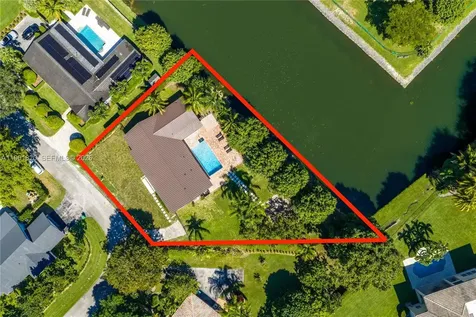 10945 SW 75th Court Pinecrest FL 33156