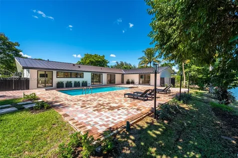 10945 SW 75th Court Pinecrest FL 33156