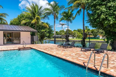 10945 SW 75th Court Pinecrest FL 33156