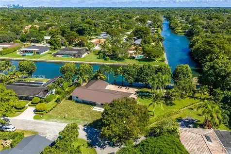 10945 SW 75th Court Pinecrest FL 33156