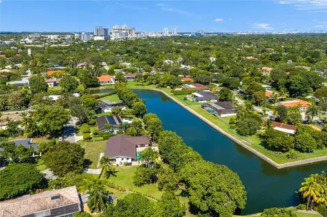 10945 SW 75th Court Pinecrest FL 33156