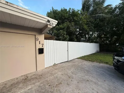 917 N 26th Avenue Hollywood FL 33020