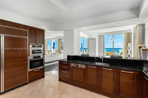 4391 Collins Avenue Miami Beach FL 33140