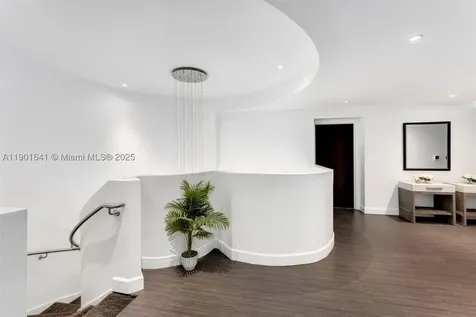 4391 Collins Avenue Miami Beach FL 33140