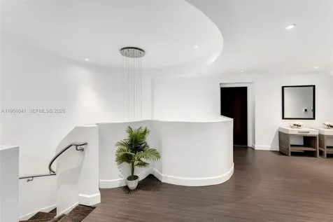 4391 Collins Avenue Miami Beach FL 33140