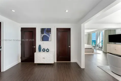 4391 Collins Avenue Miami Beach FL 33140