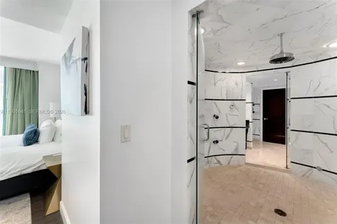 4391 Collins Avenue Miami Beach FL 33140