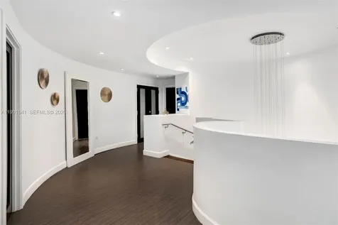 4391 Collins Avenue Miami Beach FL 33140