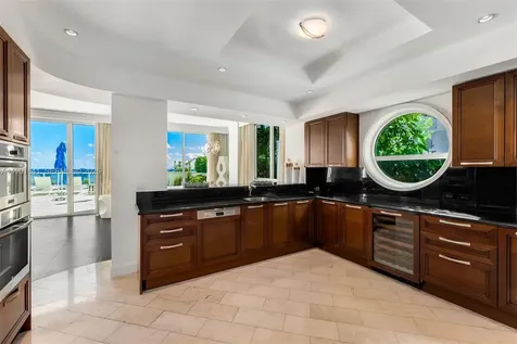 4391 Collins Avenue Miami Beach FL 33140