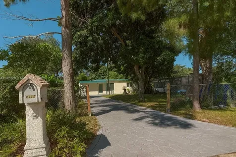 6317 Cleveland Street Hollywood FL 33024