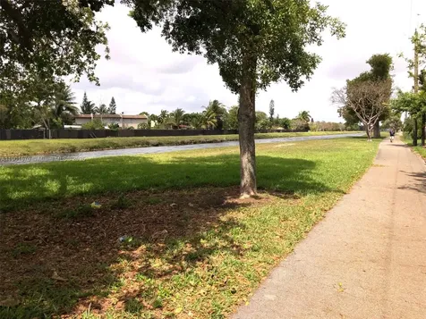 11274 SW 64 Lane Miami FL 33173