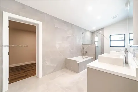 842 W Coco Plum Circle Plantation FL 33324