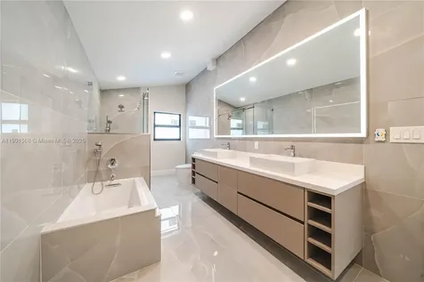 842 W Coco Plum Circle Plantation FL 33324