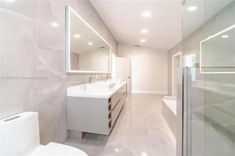842 W Coco Plum Circle Plantation FL 33324