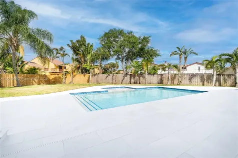 842 W Coco Plum Circle Plantation FL 33324