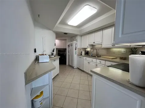 520 Brickell Key Drive Miami FL 33131