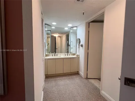 520 Brickell Key Drive Miami FL 33131