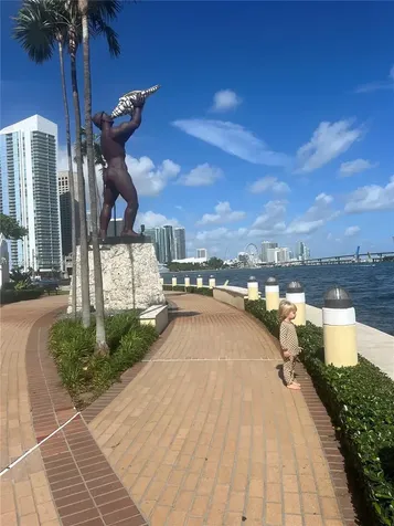 520 Brickell Key Drive Miami FL 33131