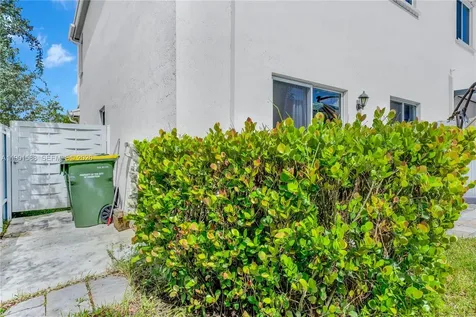 856 SE 16th Court Homestead FL 33034