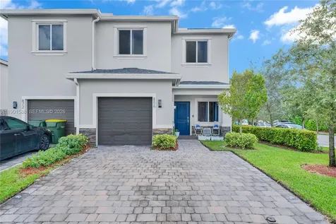 856 SE 16th Court Homestead FL 33034