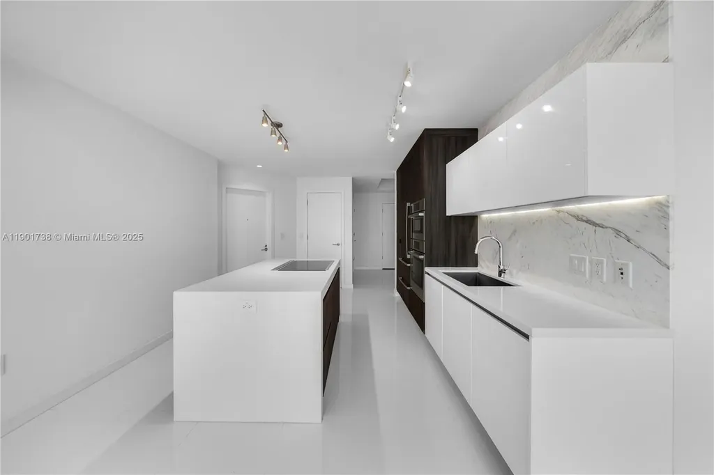 851 NE 1st Avenue Miami FL 33132