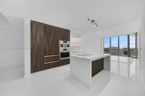 851 NE 1st Avenue Miami FL 33132