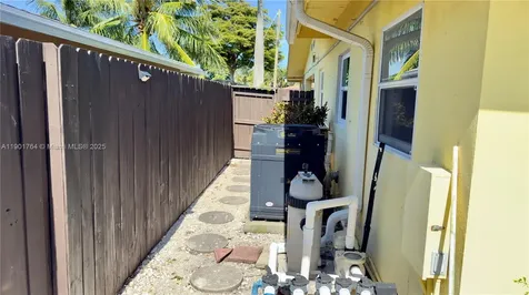 800 NW 29th Street Wilton Manors FL 33311