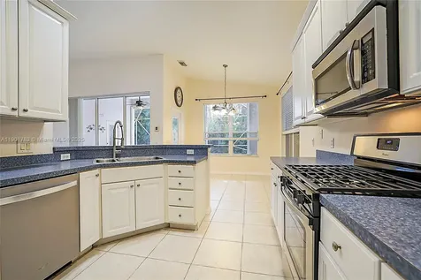 568 SW Saint Martins Cove Port St. Lucie FL 34986