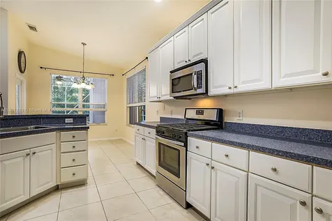 568 SW Saint Martins Cove Port St. Lucie FL 34986