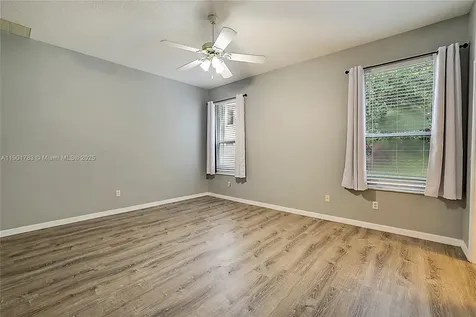 568 SW Saint Martins Cove Port St. Lucie FL 34986