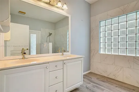 568 SW Saint Martins Cove Port St. Lucie FL 34986