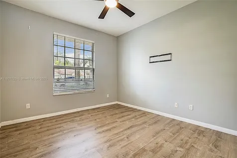 568 SW Saint Martins Cove Port St. Lucie FL 34986