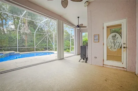 568 SW Saint Martins Cove Port St. Lucie FL 34986