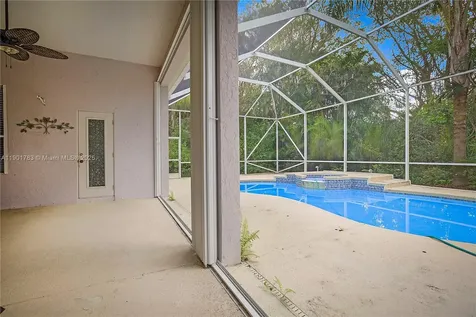 568 SW Saint Martins Cove Port St. Lucie FL 34986