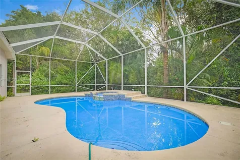 568 SW Saint Martins Cove Port St. Lucie FL 34986