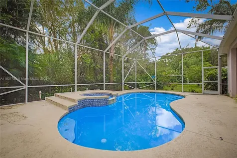 568 SW Saint Martins Cove Port St. Lucie FL 34986