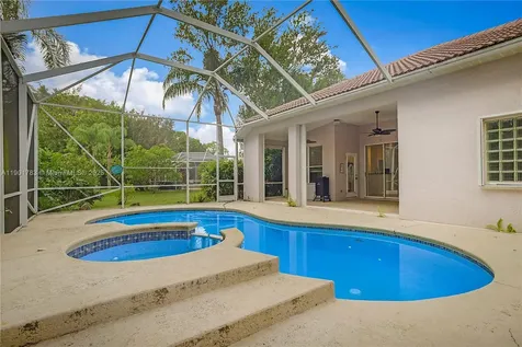 568 SW Saint Martins Cove Port St. Lucie FL 34986