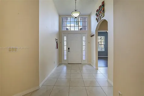 568 SW Saint Martins Cove Port St. Lucie FL 34986