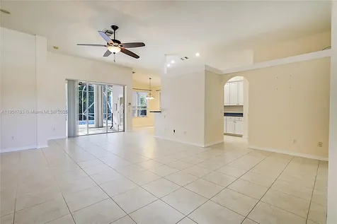 568 SW Saint Martins Cove Port St. Lucie FL 34986