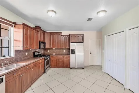 279 NW 119th Avenue Miami FL 33182