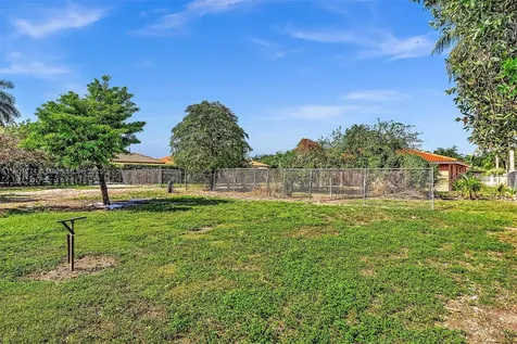 279 NW 119th Avenue Miami FL 33182