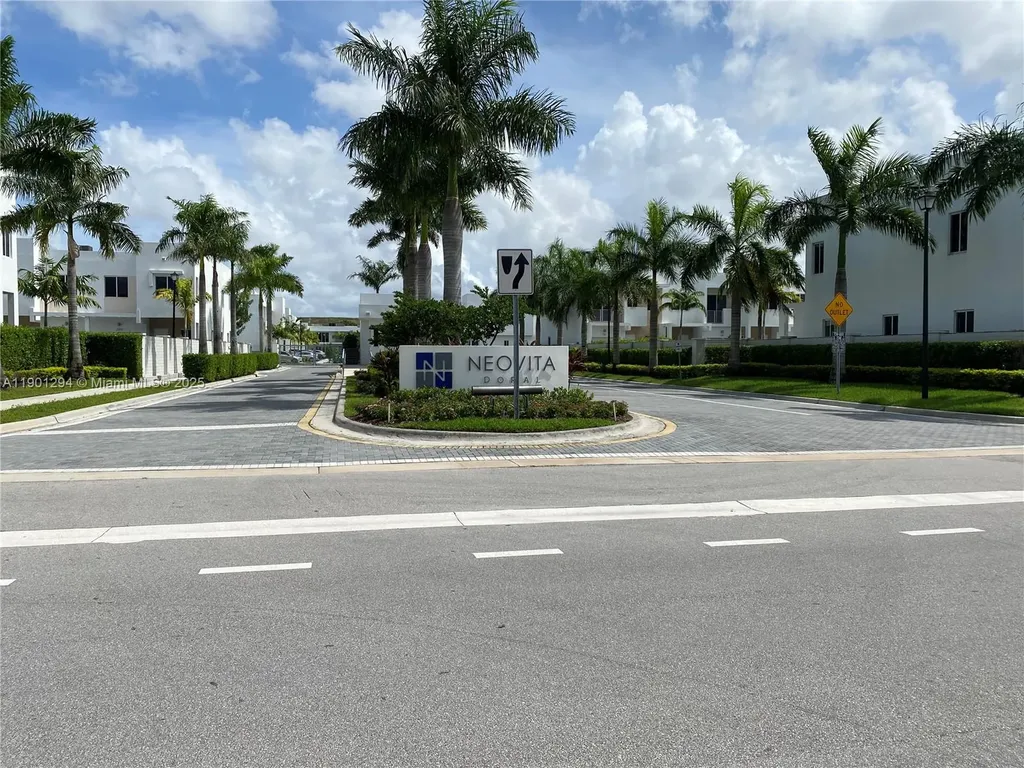 7227 NW 103rd Path Doral FL 33178